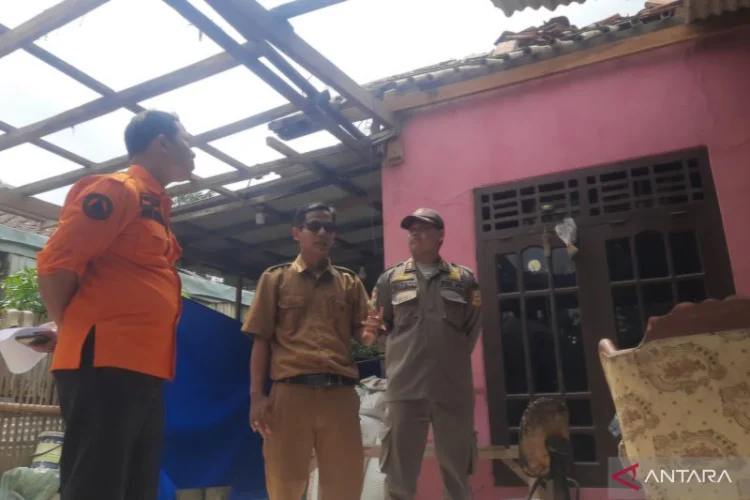 Puluhan Rumah di Bekasi Rusak Diterjang Angin Puting Beliung