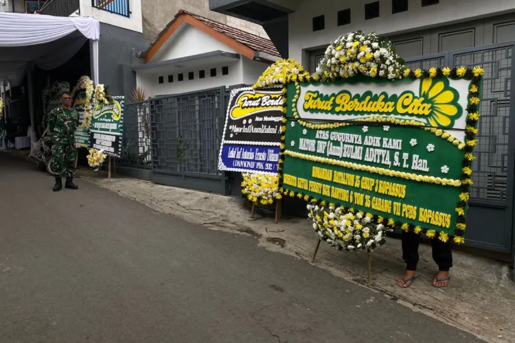 Jenazah Kapten Zulmi Masih di Lebanon, Karangan Bunga Penuhi Rumah Duka