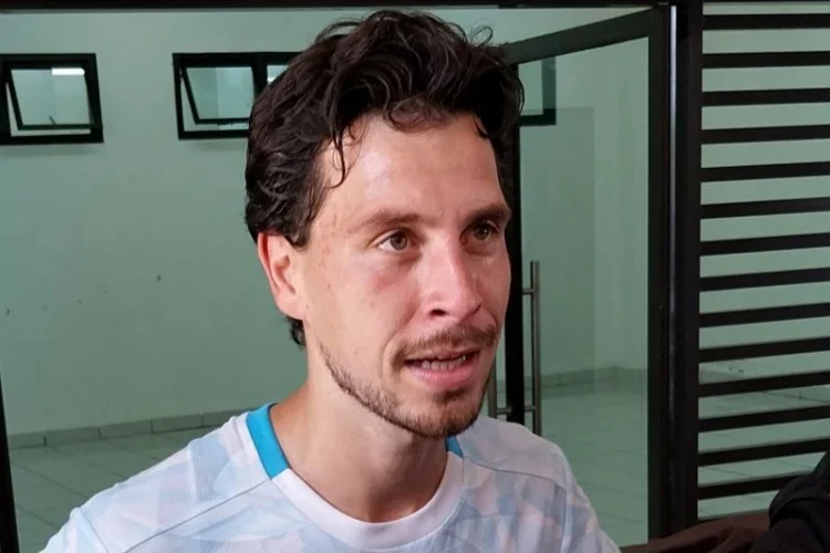 Thom Haye Bikin Bobotoh Khawatir: Wajah Terlihat Lebam hingga Instagram Hilang