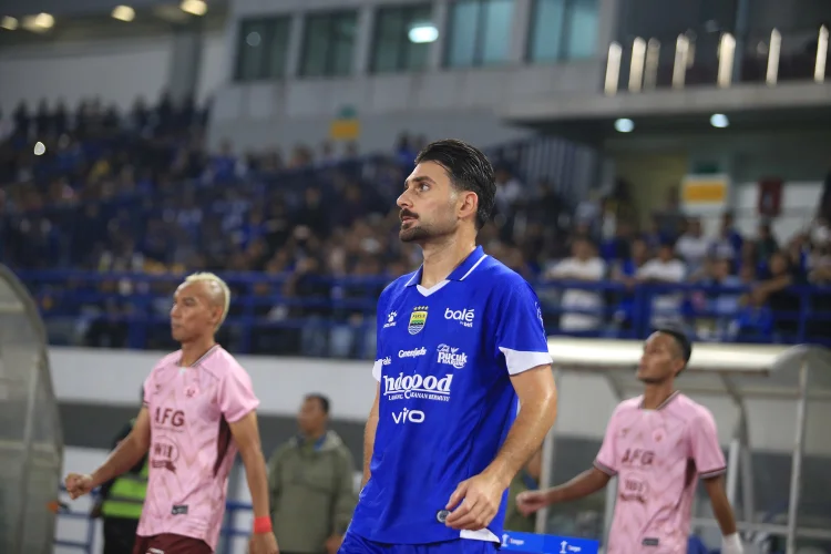 Frans Putros ke Piala Dunia, Persib Panen Ratusan Juta Rupiah per Hari