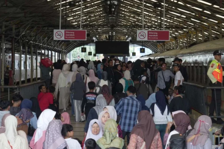 Masa Angkutan Lebaran 2026, Daop 2 Bandung Catat 872 Ribu Penumpang Manfaatkan Sepur