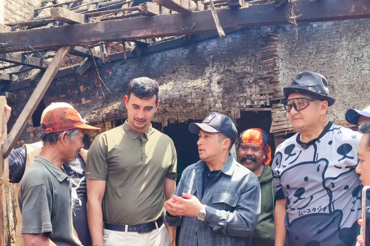Hartono Soekwanto, Irfan Hakim, dan Pemkab Bandung Bedah Rumah Saparudin di Cimekar