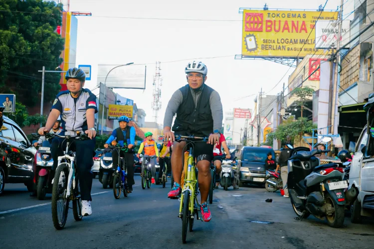 Farhan Fokus Benahi Jalan Demi Kenyamanan Pelari dan Sepeda