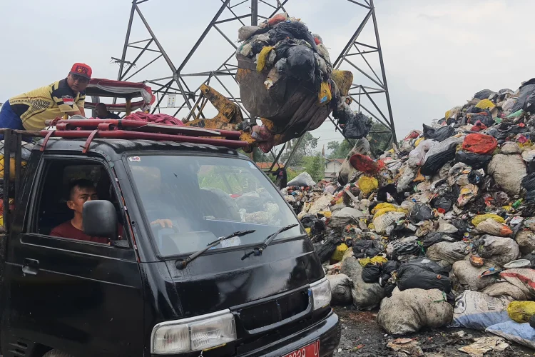 Ubah Sampah Jadi Energi, Pemkab Bandung Barat Dukung Pembangunan PLTS Sarimukti