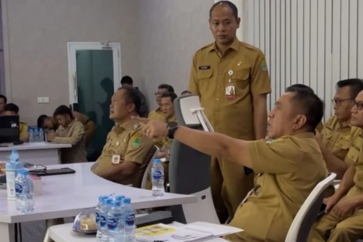 Aep Syaepuloh Murka Lantaran Banyak Pejabat Karawang Mangkir Saat Rapat Virtual
