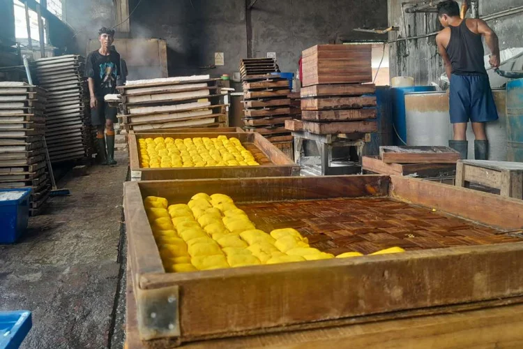 Harga Kedelai dan Plastik Makin Mahal, Perajin Tahu Kelimpungan