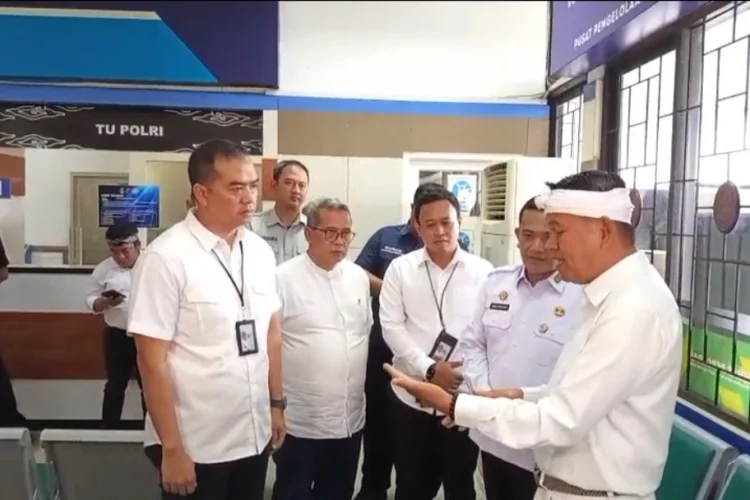 Sidak Samsat Soetta Bandung, Dedi Mulyadi Buka Opsi Baru Subsidi Balik Nama Pajak