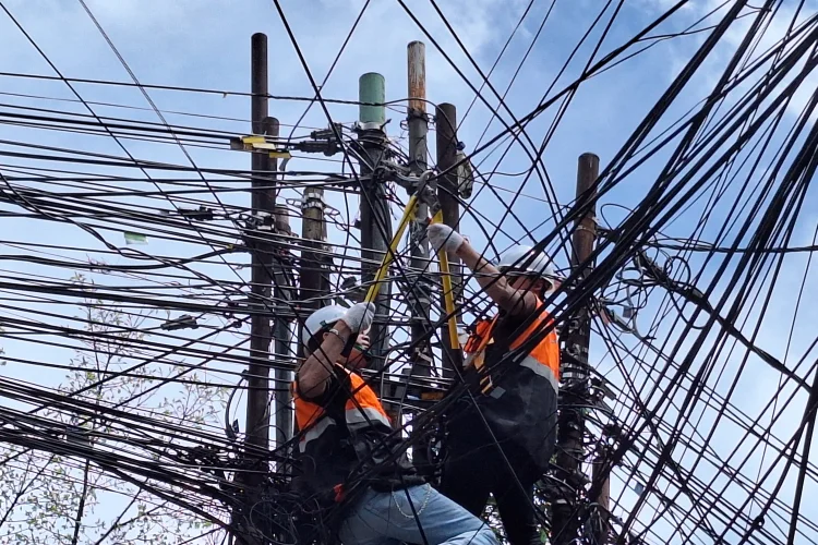 Penataan Kabel Semrawut Segera Dimulai, Pemprov Jabar Libatkan PLN