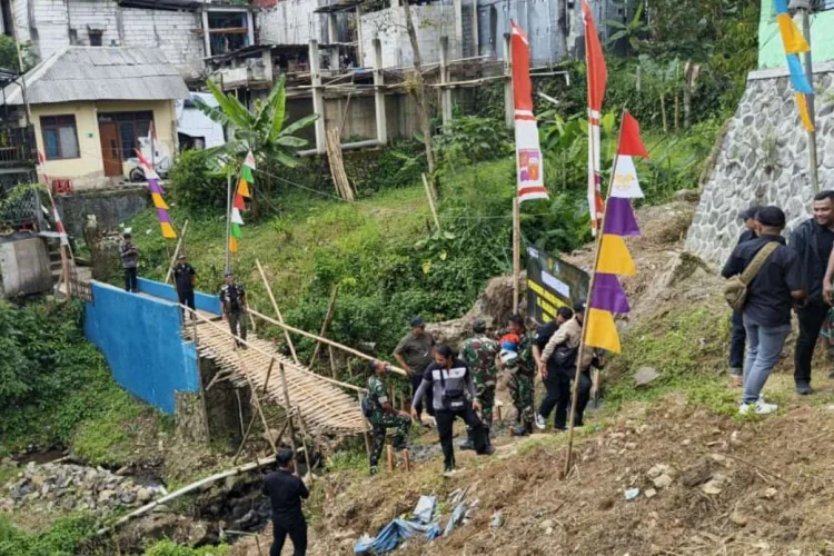 Gotong Royong TNI dan Warga Kota Bogor Bangun Satu Jembatan Setiap Bulan
