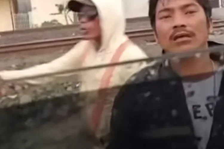 Viral Dugaan Pemalakan di Haurpugur Bandung, Kaca Mobil Pengendara Dipukul