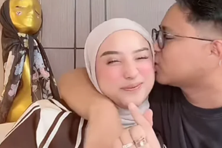 Muncul ke Publik, Doni Salmanan Live Bareng Istri Usai Isu Bebas Bersyarat