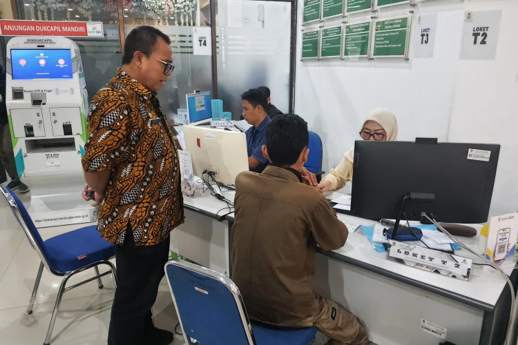 Hari Pertama Penerapan WFH, Layanan Adminduk Tetap Buka di MPP KBB