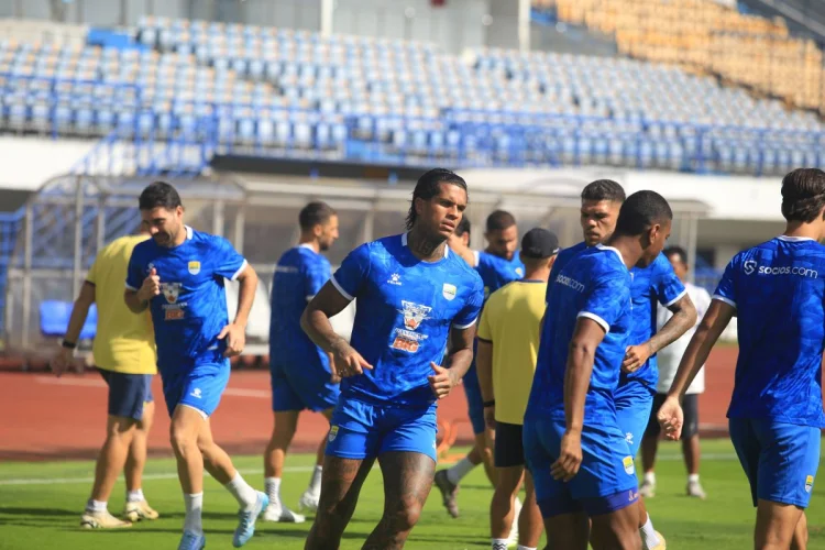 FOTO: Persib Uji Coba Lapangan GBLA Jelang Lawan Bali United Besok