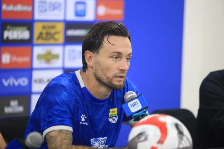 Marc Klok Kasih Bonus Melimpah Buat Julio Cesar Usai Cetak Gol Lawan PSM