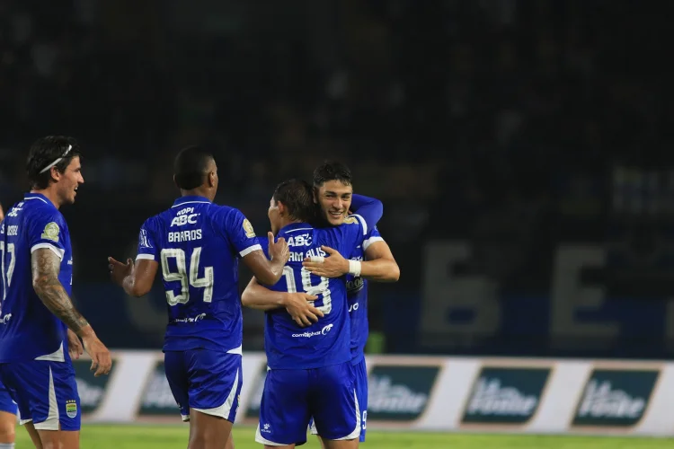 Dipecundangi 10 Pemain Persib, Pelatih Bali United Johnny Jansen Sebut Hasil Tak Adil
