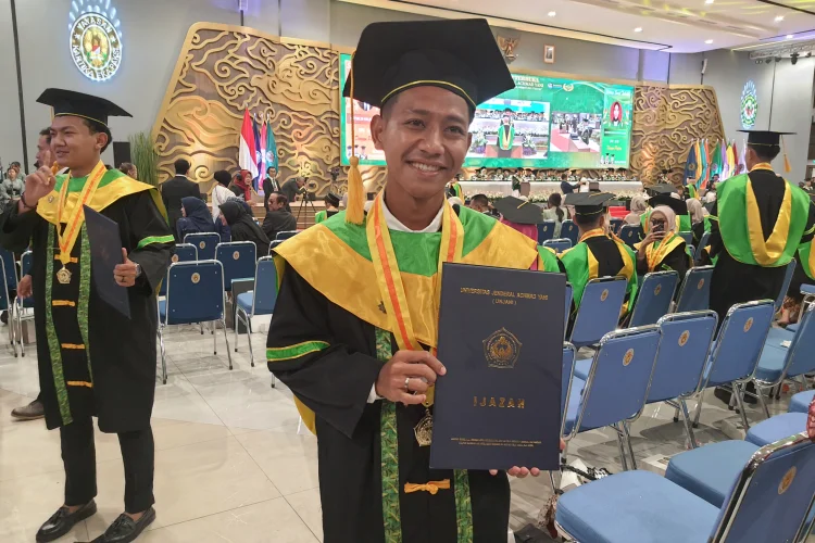 Beckham Putra Nugraha Resmi Menjadi Sarjana Ilmu Pemerintahan