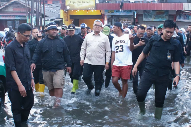 Farhan Ungkap Penyebab Banjir Belum Surut di Rancabolang dan Derwati