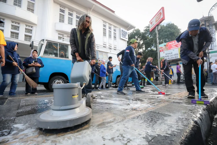 Sesapu Bandung, Aksi Bersih Kota Serentak yang Dimulai Sejak Dini Hari