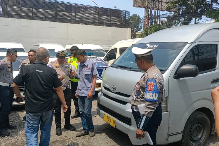 Perusahaan Travel Bhinneka Serahkan Sopirnya Yang Ugal-ugalan ke Polisi