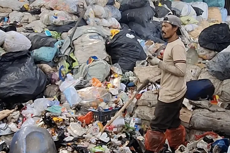 Kota Bandung Hadapi Krisis Sampah, Waktu Tinggal 8 Bulan Sebelum Open Dumping Ditutup