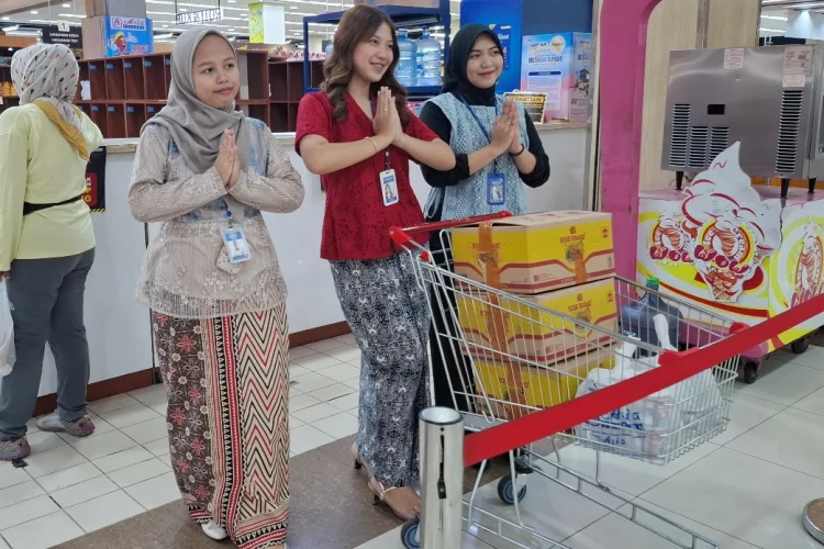 Kebaya Warnai Suasana Mal, Semangat Kartini Hidup di Ruang Publik Modern