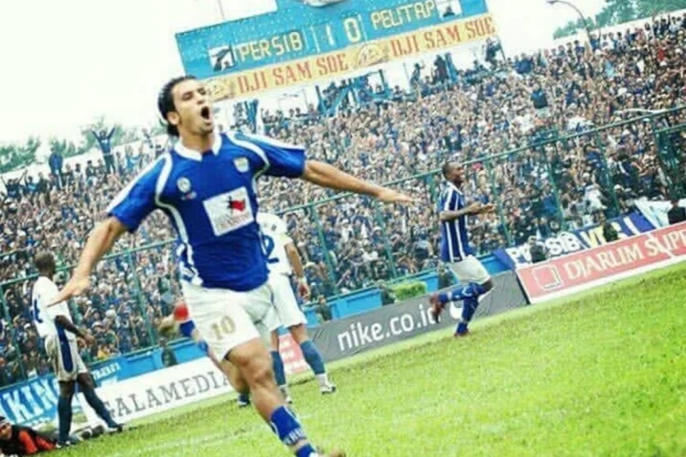 Legenda Persib Turut Angkat Bicara soal Gol Kontroversial Dewa United