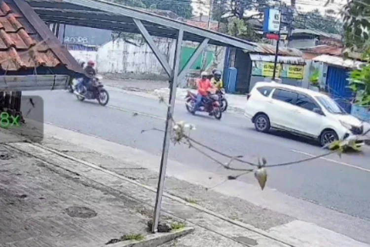Uang Pensiun Rp16,5 Juta Raib Dijambret, Aksi Pelaku Terekam CCTV