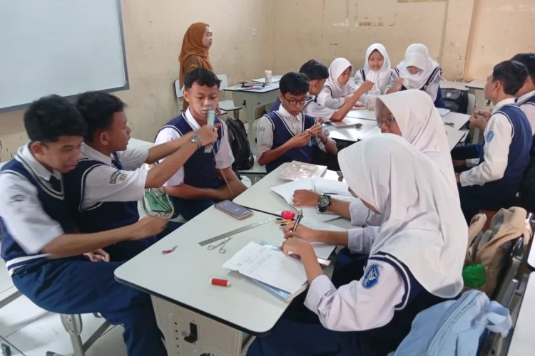 Mengabdi Hampir 4 Dekade, Popon Saadah Konsisten Lestarikan Budaya dan Bahasa Sunda