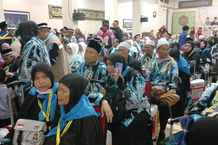 Tangis Pecah Pelepasan Keberangkatan Jemaah Calon Haji di Kota Tasikmalaya