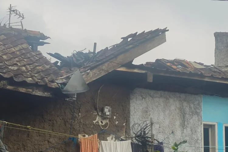 Korsleting Listrik, Satu Rumah di Hegarmanah Hangus Terbakar