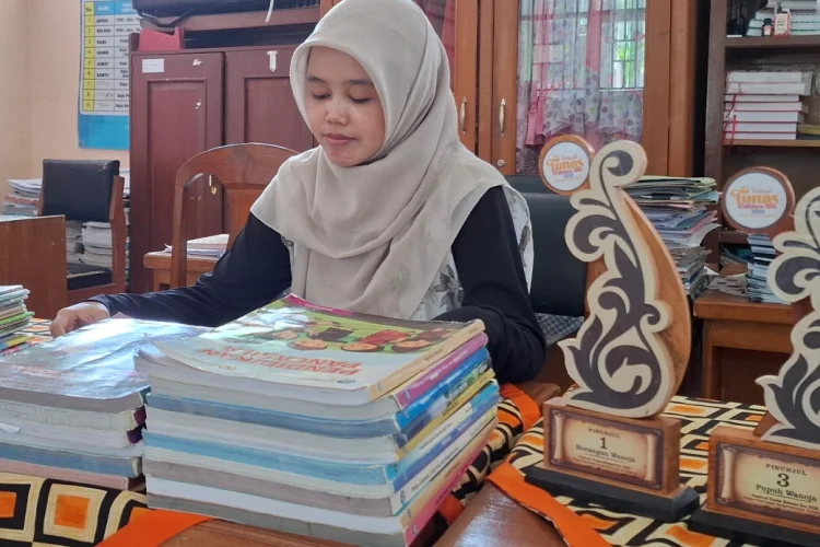 Kisah Zulfa Azkia Mengajar Sepenuh Hati, Honor Tidak Sebanding