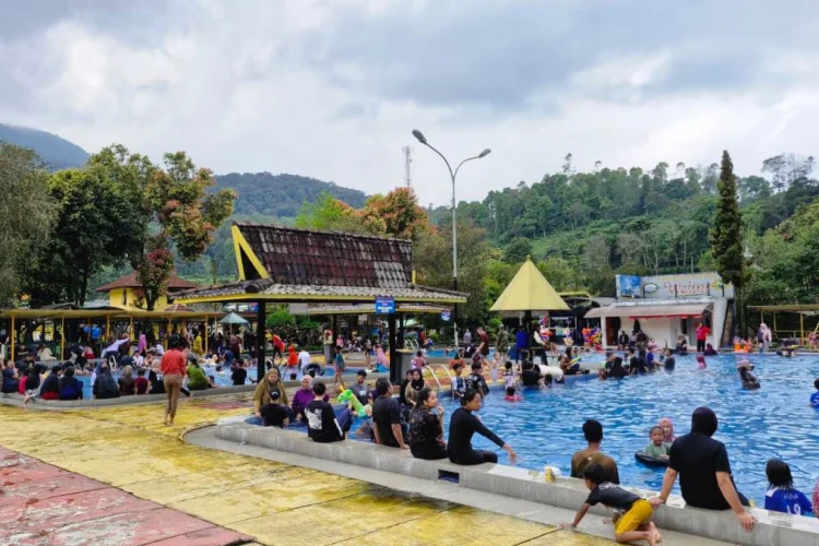 Wisata Keluarga di Rancabali, Ciwalini Tawarkan Kolam Air Panas Beryodium