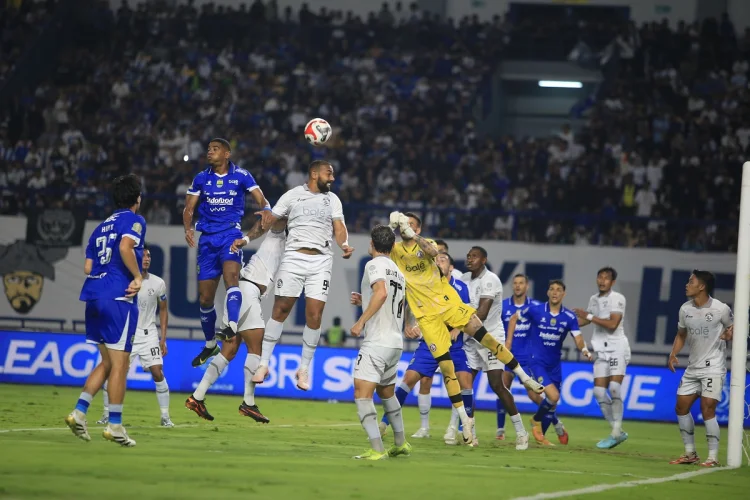 Marc Klok Frustrasi Persib Diimbangi Arema FC