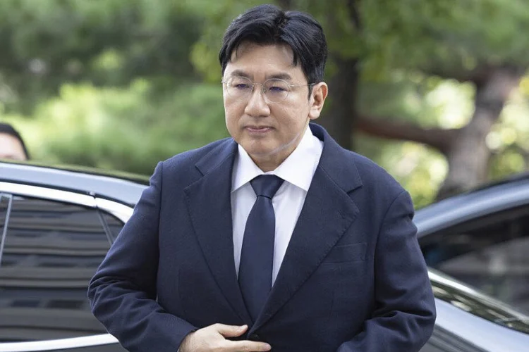 Terlibat Perdagangan Curang, Polisi Keluarkan Surat Penangkapan Bang Si Hyuk HYBE