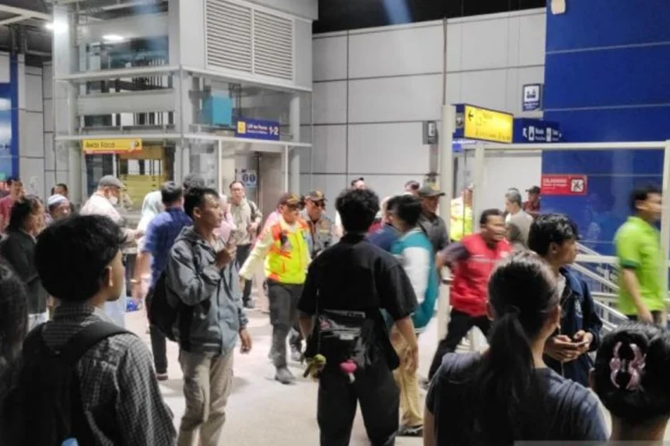 KNKT Selidiki Penyebab Tabrakan Maut KRL vs KA Argo Bromo