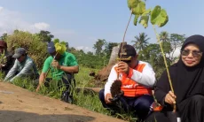 Merawat Bumi, Pemdes Pamijahan dan Relawan Tanam 1.500 pohon