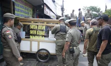 Sikapi Pembongkaran PKL Cicadas , Dedi Mulyadi: Trotoar Harus untuk Pejalan Kaki