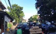 Truk Tersangkut Kabel, Simpang Empang hingga Pertigaan Pasir Kuda Macet
