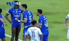 Viral Momen Kocak Liga 1,Wasit Salah Beri Kartu Kuning di Laga Persib vs PSIM