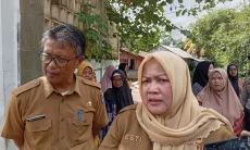 Sampah Penyebab Utama Menyumbat Drainase, DPUPR Temukan Kasur Palembang di Selokan