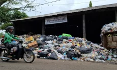 Sampah Menumpuk di TPS 3R Dadaha Tasikmalaya, Warga Keluhkan Bau Menyengat