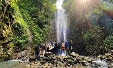 Curug Ciranca Ramai Dikunjungi, Wisatawan Diimbau Gunakan Alas Kaki Tracking