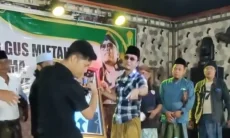 Viral Gus Miftah Gelar Pengajian Bareng LC di Pati hingga Pamer Foto Seskab Teddy