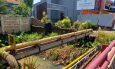 MCK Sekolah Berdiri di Atas Aliran Sungai, SMP-SMK Ulil Albab Cirebon Disorot