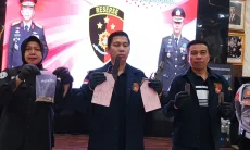 Polrestabes Bandung Sita Senjata FN dari PengedarTramadol