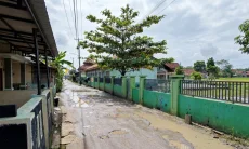 Bertahun-tahun Rusak, Warga Babakan Patungan Perbaiki Jalan Kabupaten