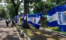 Cerita Asep Penjual Bendera di Bandung Kena Dampak Positif Menanti Persib Juara
