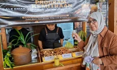 Menikmati Minuman Tradisional di Kafe Jamu Balandongan Rajakami Karawang