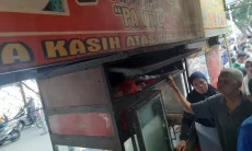 Tatapan Kosong Wito di Cicadas, Lapak Napas Hidupnya Bakal Dibongkar yang Berkuasa