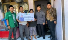 Anggota DPRD Kabupaten Cirebon Salurkan Bantuan Rutilahu untuk 10 Warga Weru Lor